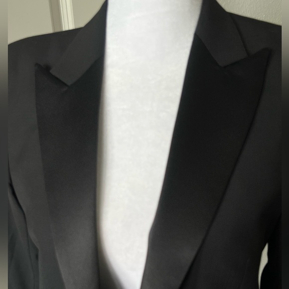 Theory Black Tailored Blazer with Notched Lapels - Picture 3 of 12